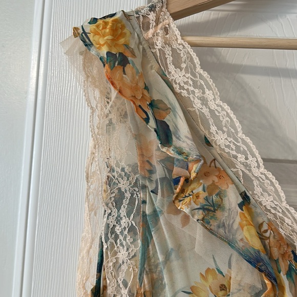 Vibrant Floral Ruffle top - Picture 6 of 7